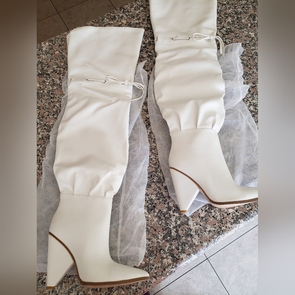 Prettylittlething White Thigh High Boots Brand New - Picture 3 of 4